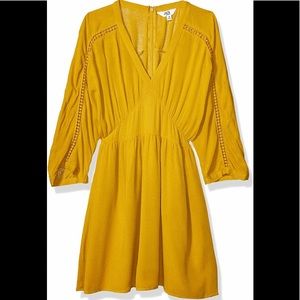 ✨ BB Dakota V Neck Dress NWT - Yellow Size 4! ✨